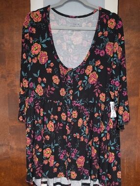 NWT SIZE 3 Torrid Super Soft 3/4 Sleeve Babydoll Black Buttondown Floral Top